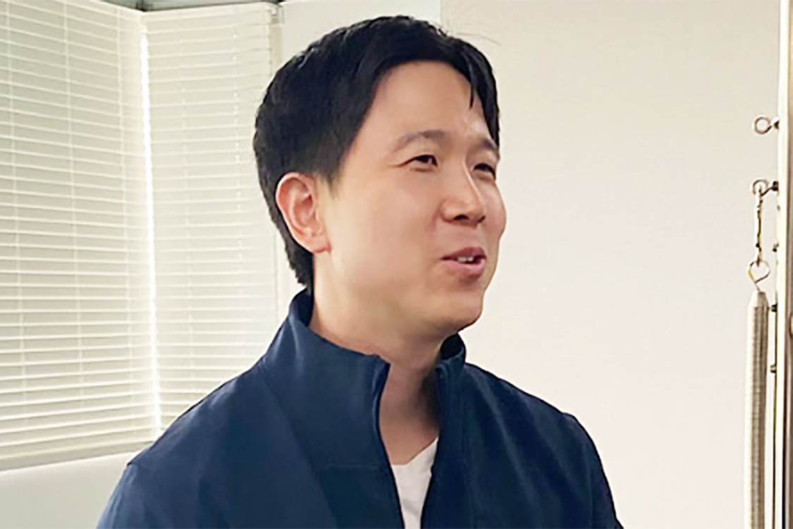 マネージャー兼トレーナー ソ インゴン