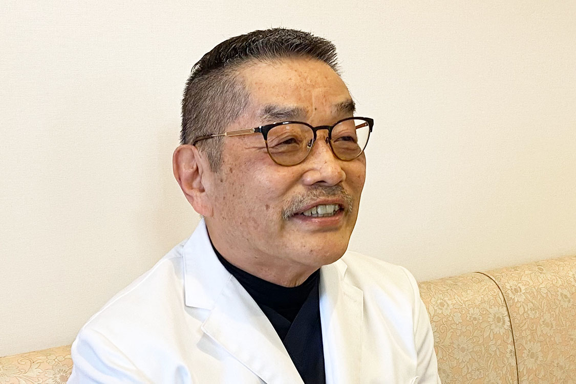 院長 岡本 由平