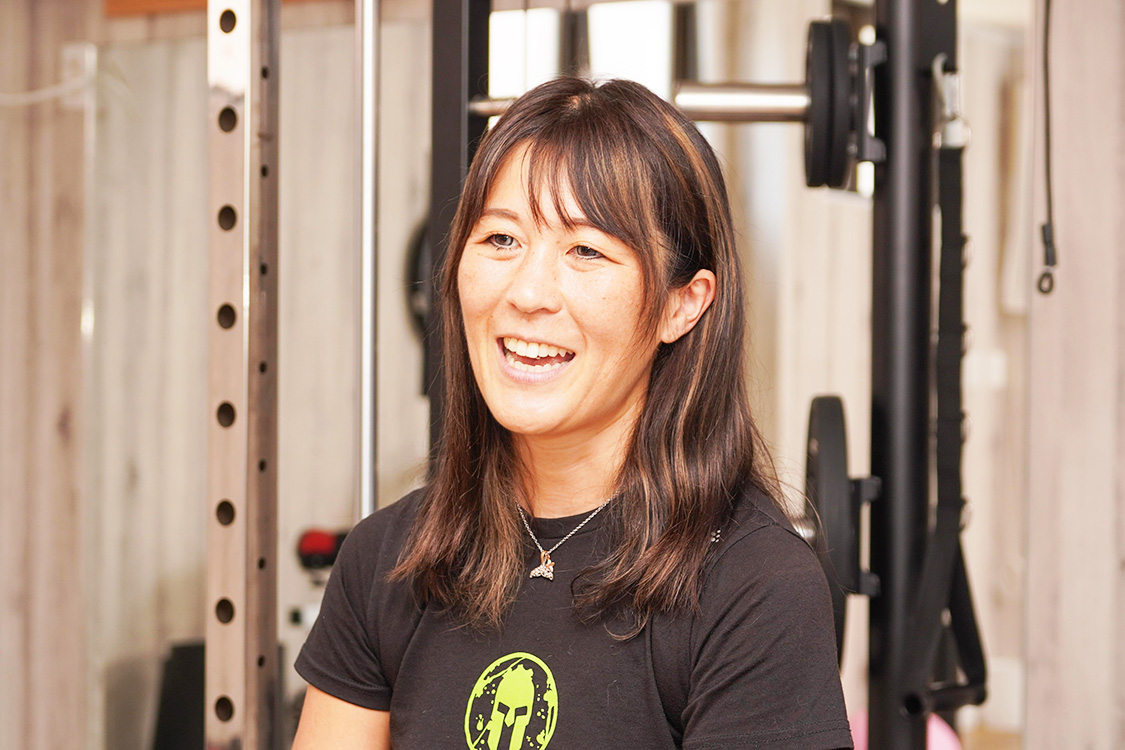 代表 小川 舞子