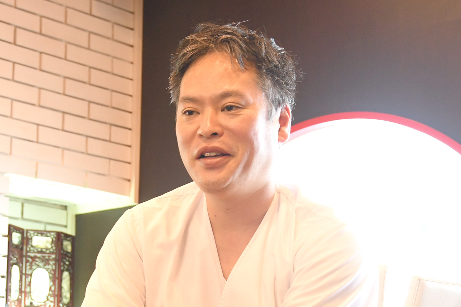 新妻 俊二 オーナーシェフ
