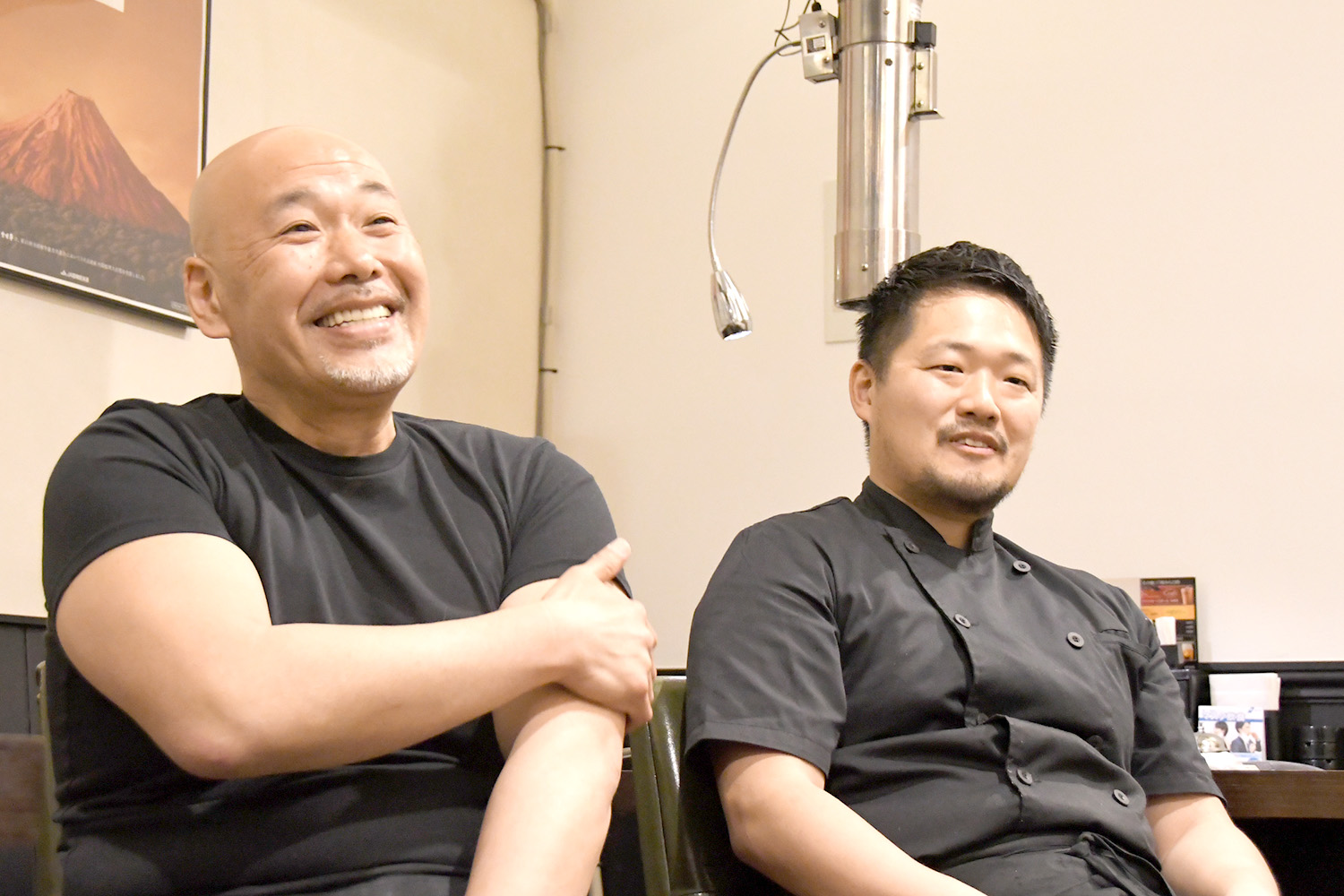 大津 英樹 店主 & 文 水京 店長