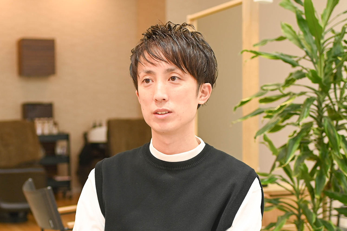 安東 貞治代表