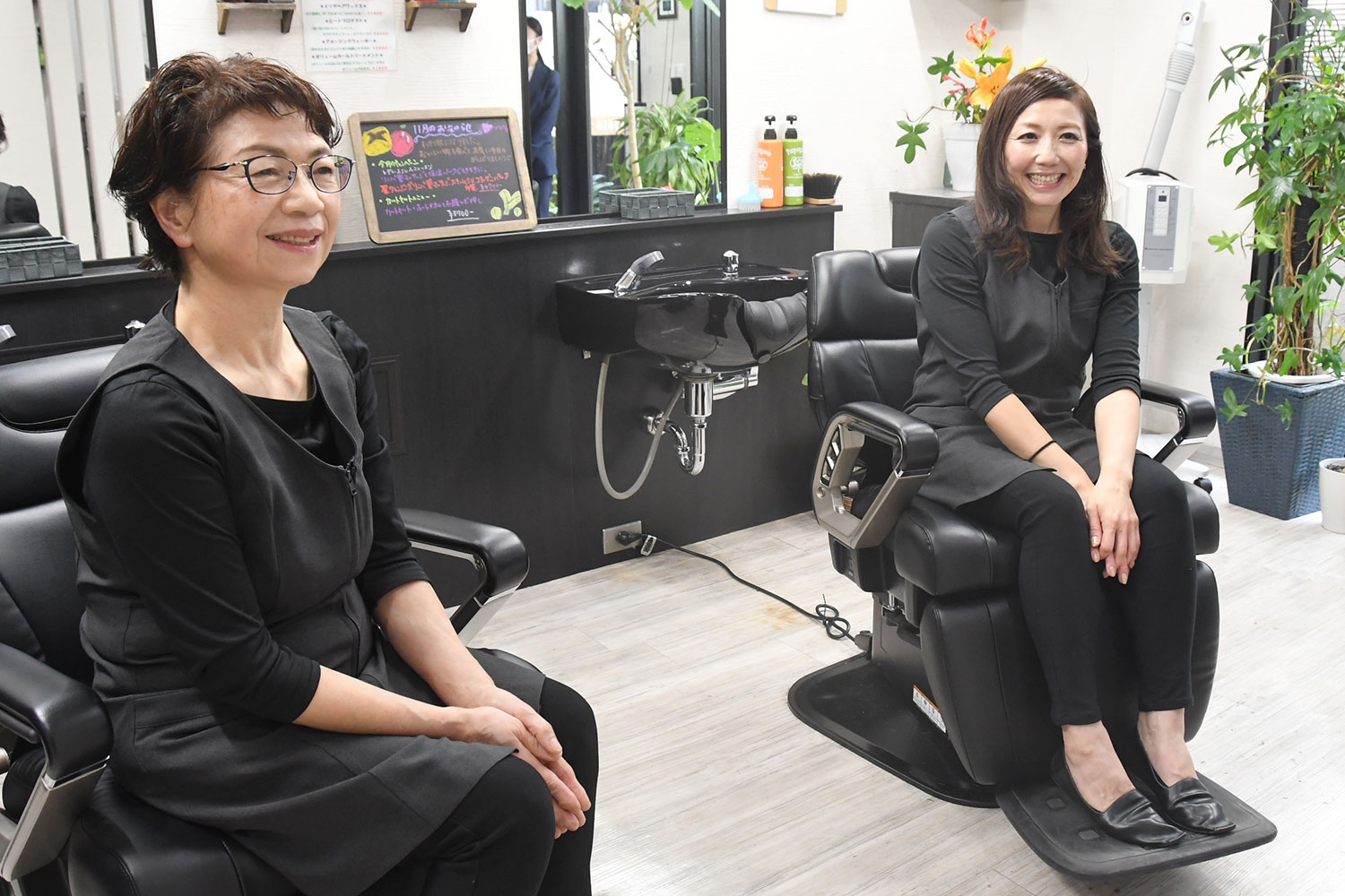 田村 ふじ江 オーナー&山本 淳子 理容師