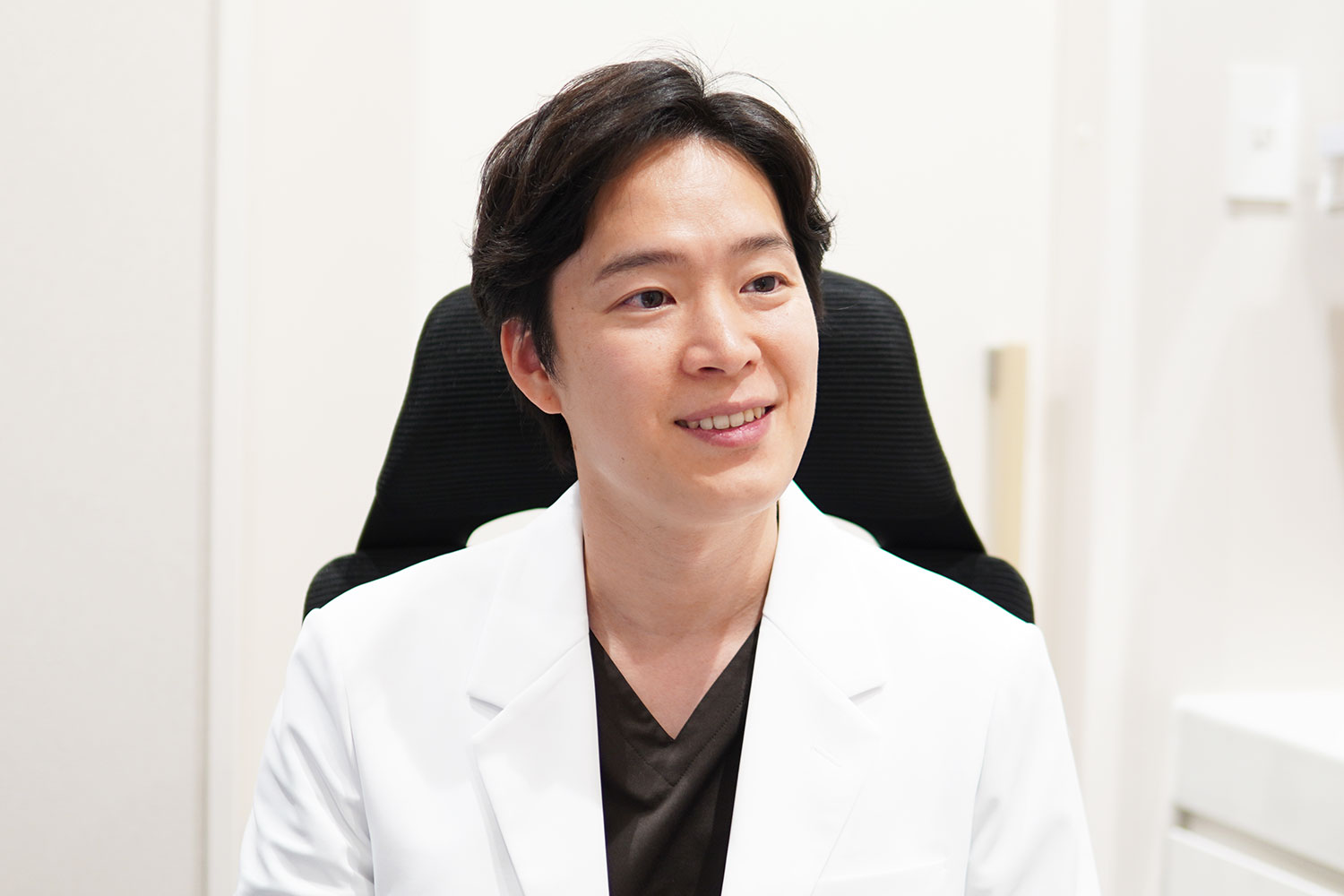 西島 崇敬 院長