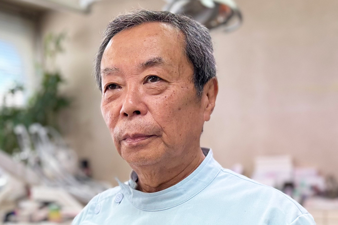 院長 六角 譲治