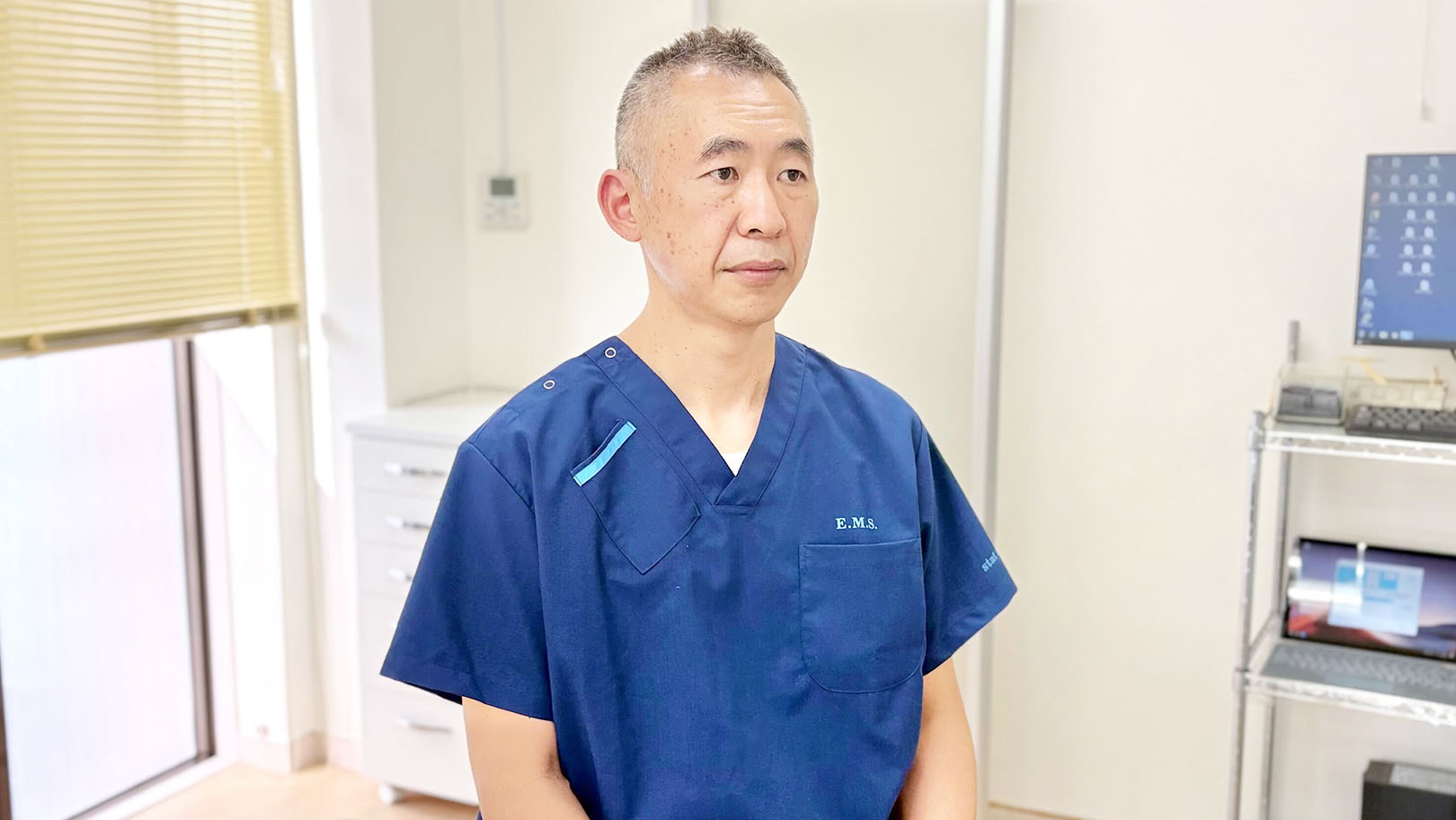 小花 照之 院長