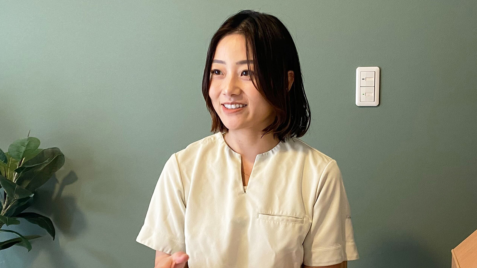 小向 沙里 代表