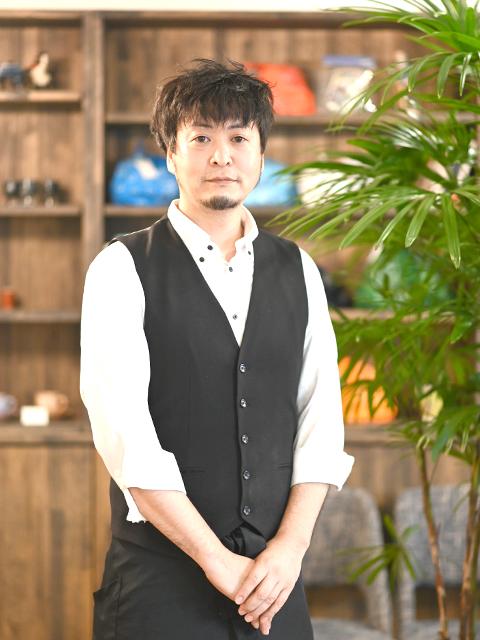 Multiple Cafe FIRST MOVE 萱野 政長 店長